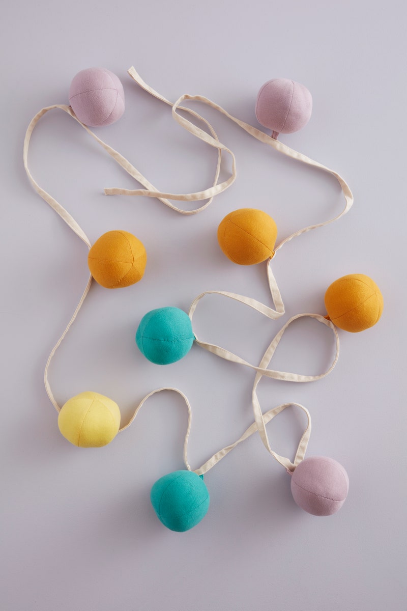 Girlang pompoms