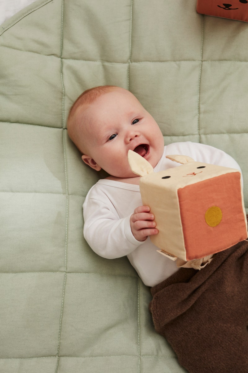 Kuber i textil för baby