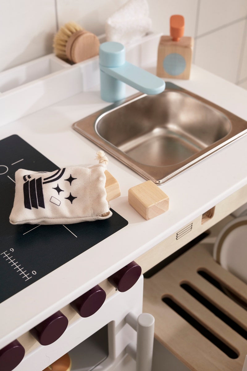 Leksakskök med diskmaskin