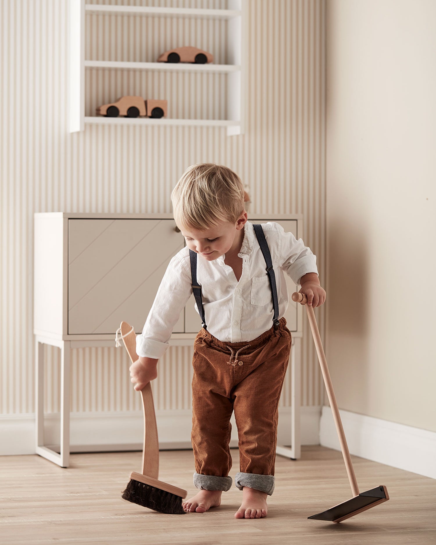 Brush and dustpan play set
