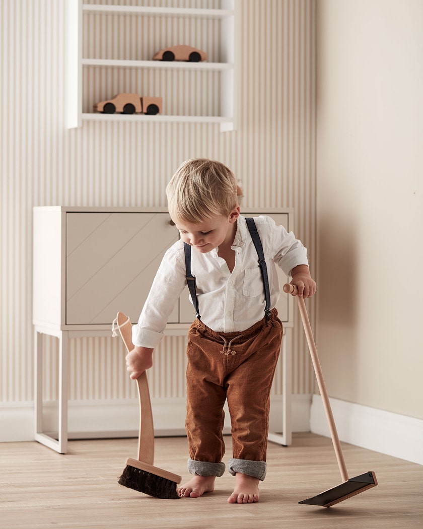 Brush and dustpan play set